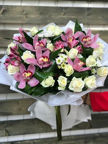 Букет цветов из: Розы и Хризантемы в Вязьме